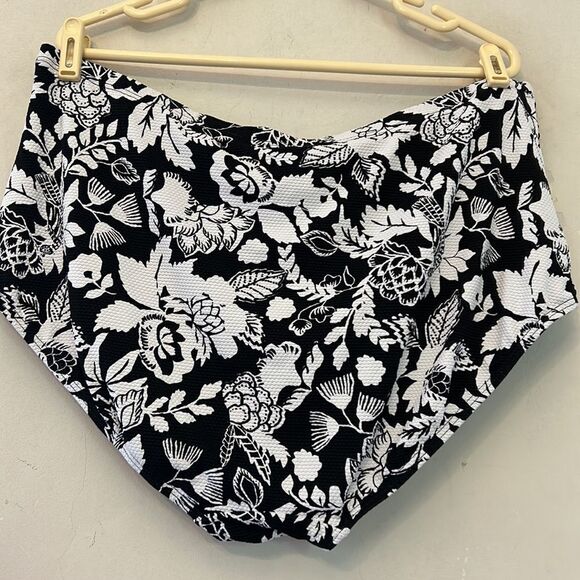 ArteSands black white floral high waist rouched swim bottoms Size 20 New - Picture 3 of 10